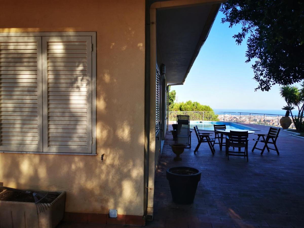 Holiday Flower Villa Panoramica Sul Golfo Di Catania Містерб'янко Екстер'єр фото